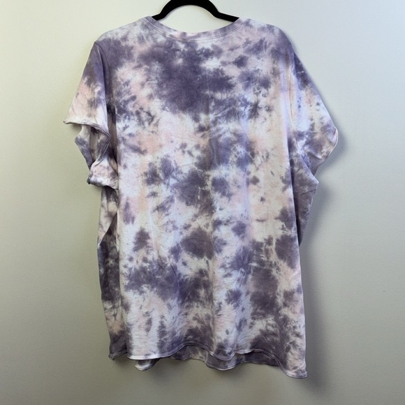 Torrid purple tie-dye kiss short sleeve graphic T-shirt. Size 4X. EUC. - Picture 2 of 5